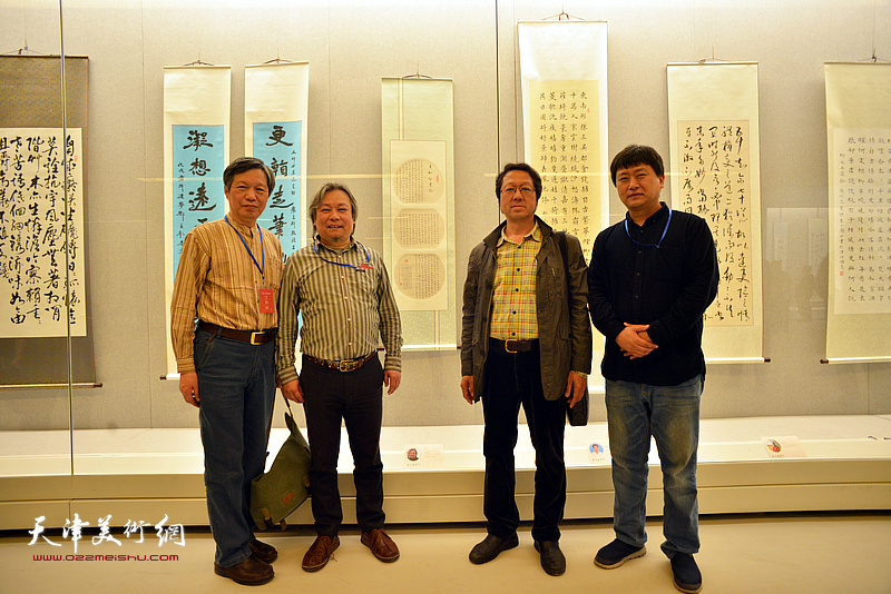 左起：孟庆祥、李泓伯、李明、高文军在展览现场。