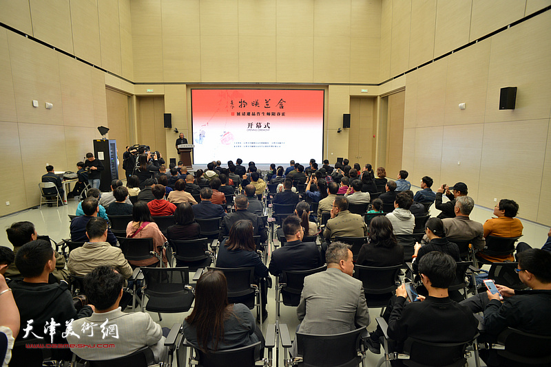 “含道暎物”霍春阳师生作品邀请展在滨海美术馆开幕。