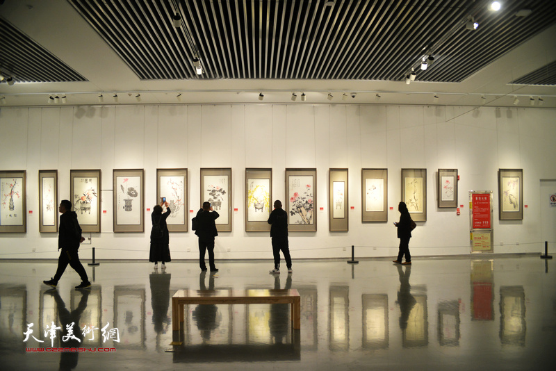 “含道暎物”霍春阳师生作品邀请展现场。