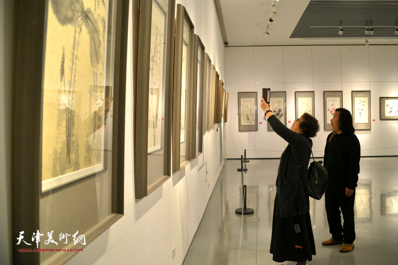 “含道暎物”霍春阳师生作品邀请展现场。