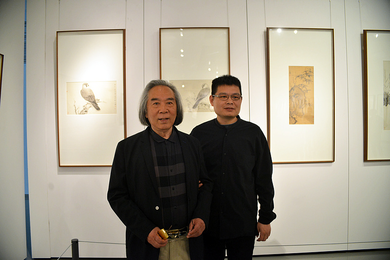 霍春阳先生与赵少俨在画展现场。