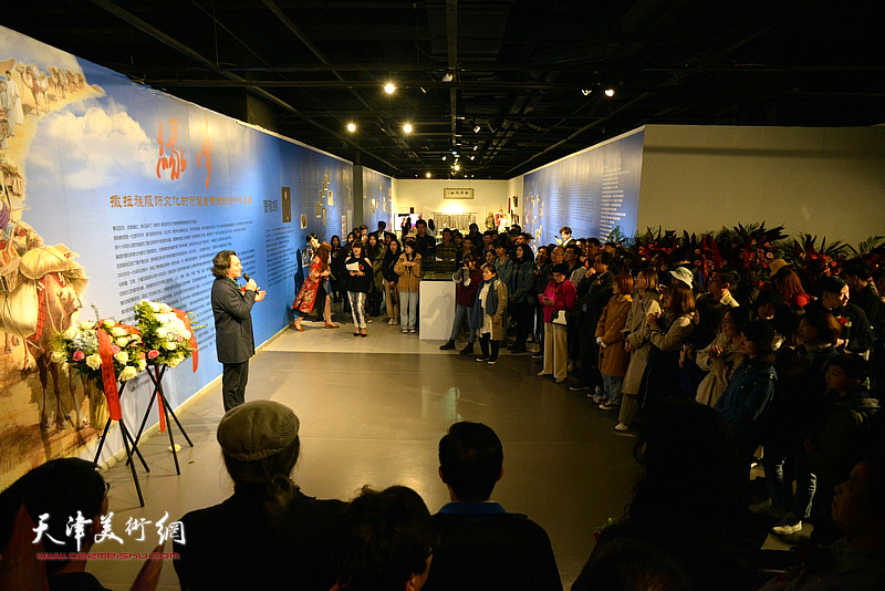 “缘梦”撒拉族文化的守望者曹敬钢设计作品展在天津泰达文化艺术中心举行。
