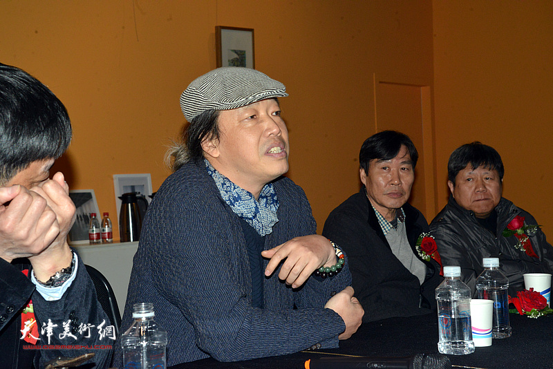 天津美院艺术创作研究中心主任阎维远教授发言。