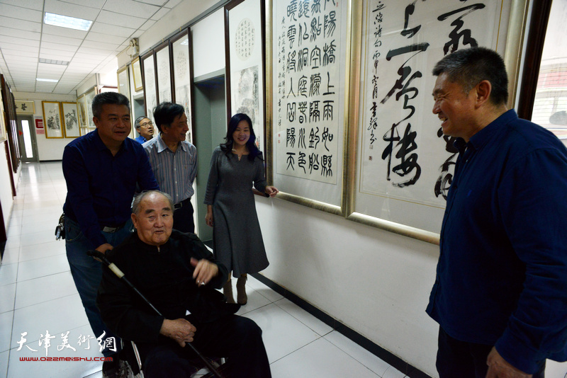 孙伯翔先生与刘开基、窦宝铁、崔希鹏、罗玉兰在梅江画院。