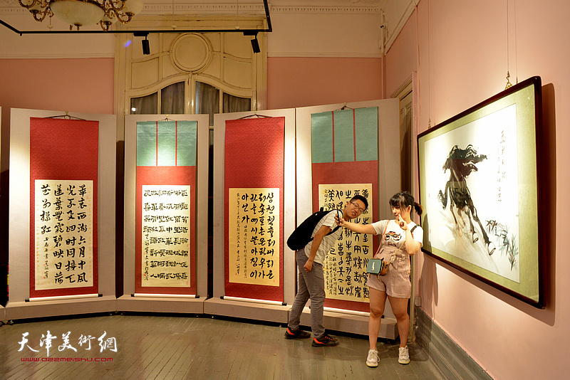 祖国颂·故乡情一天津侨界王冠峰陈幼白卢东升书画展现场。