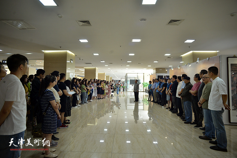 萤窗万卷—天津师范大学美术与设计学院2019届艺术硕士毕业作品展开幕仪式现场。