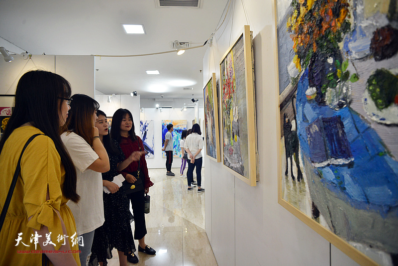 萤窗万卷—天津师范大学美术与设计学院2019届艺术硕士毕业作品展现场。