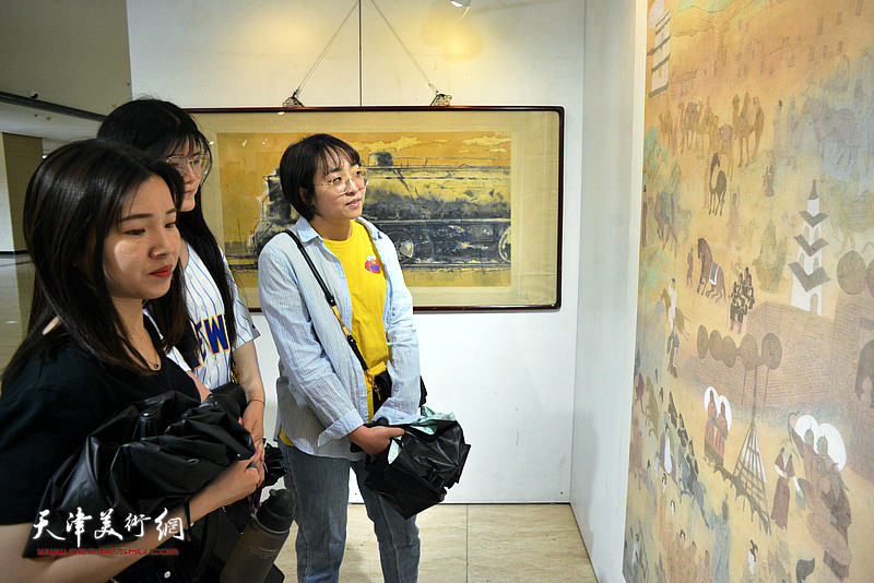 萤窗万卷—天津师范大学美术与设计学院2019届艺术硕士毕业作品展现场。