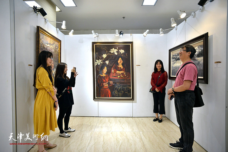 萤窗万卷—天津师范大学美术与设计学院2019届艺术硕士毕业作品展现场。