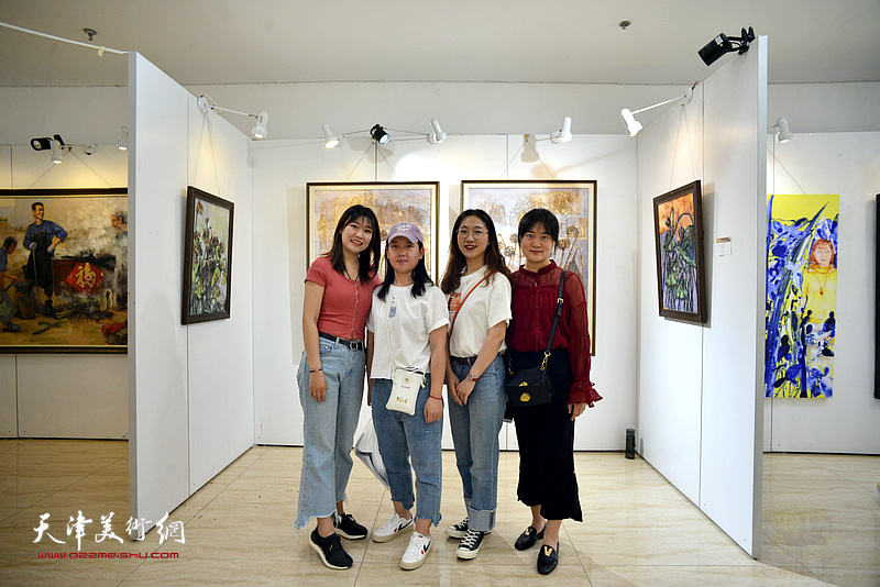 萤窗万卷—天津师范大学美术与设计学院2019届艺术硕士毕业作品展现场。