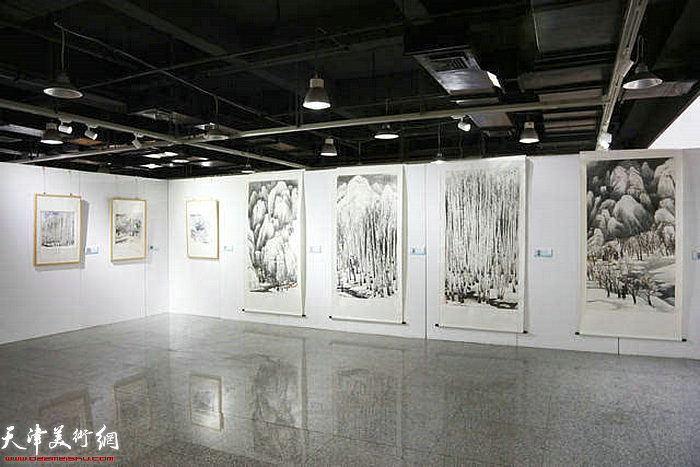 “雪国精灵——冯庆冰雪绘画作品联展”在山西大学美术馆展出。