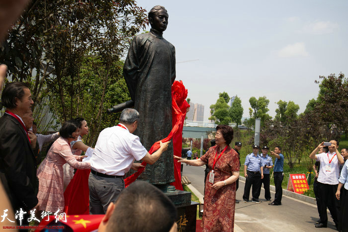 陈少梅大师铜像揭幕仪式现场