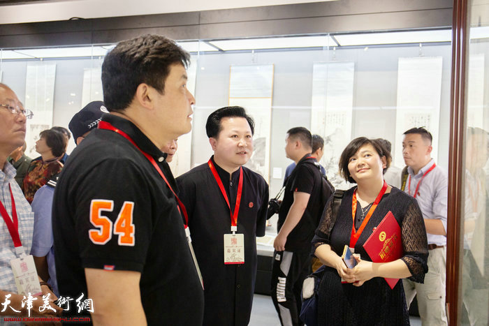 左起：米川先生、赵景宇先生、陈岩女士在陈少梅美术馆