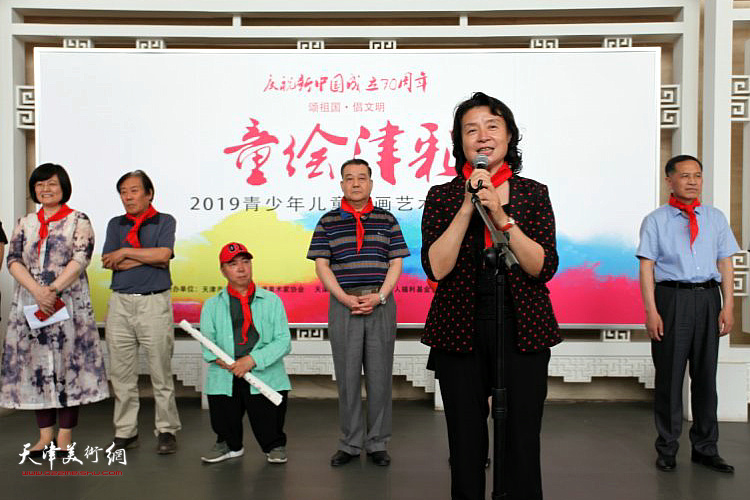 天津市文学艺术界联合会党组书记万镜明致辞。