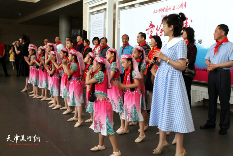 童绘津彩—2019少年儿童作品展“六一”在天津美术馆举行。