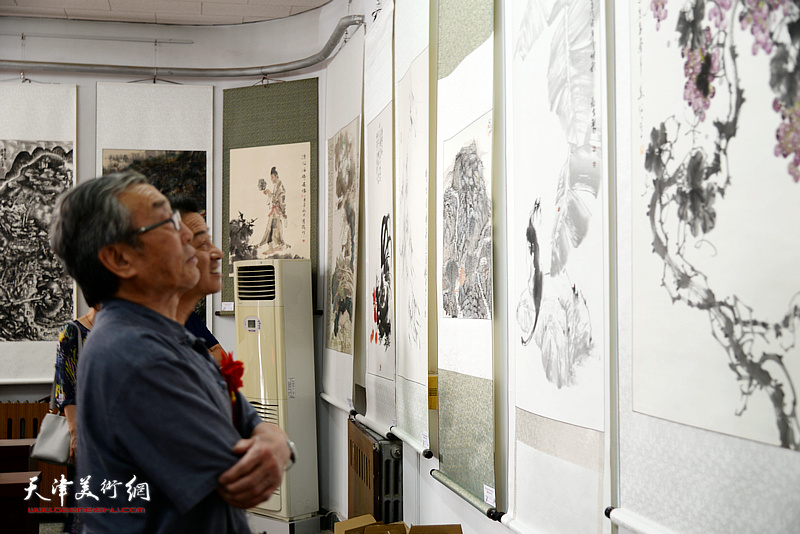 宁河区庆祝建国70周年美术作品展现场。