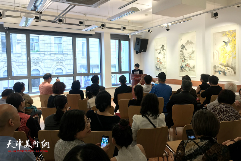 梦玉、伯骧“中国传统宫廷绘画展”在欧洲时报维也纳文化中心举行。