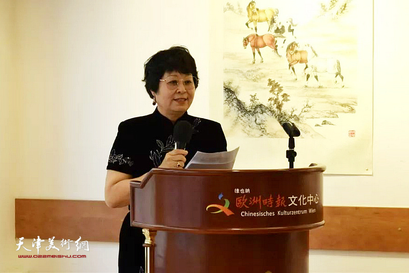 梦玉在“中国传统宫廷绘画展”开幕仪式上致辞。