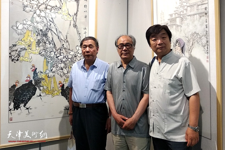 左起：郭凤祥、郭书仁、翟鸿涛在展览现场。