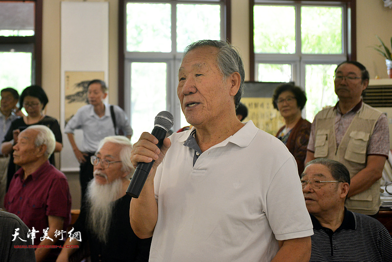 天津市美术家协会山水画专业委员会主任姬俊尧谈王如意山水画观感。