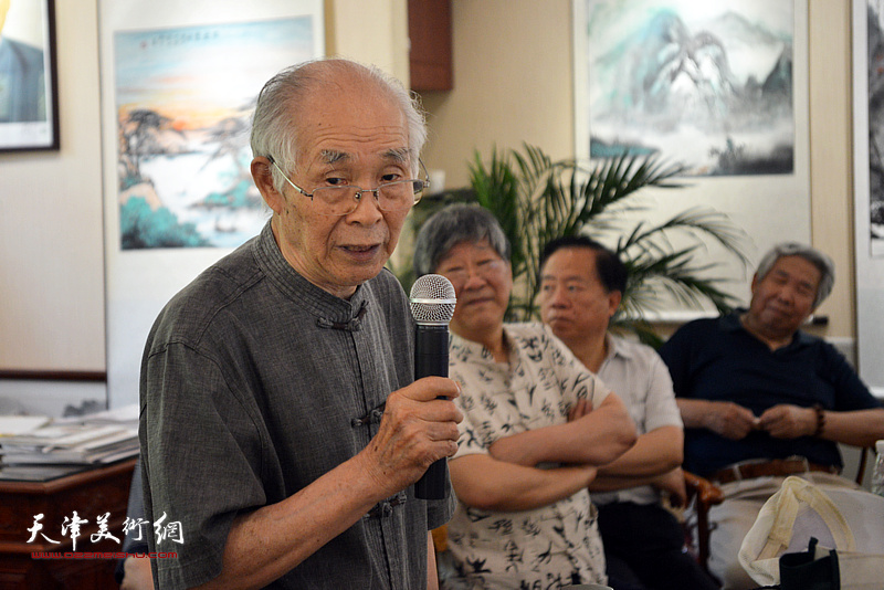 中国海洋画家协会副主席郭文伟谈王如意山水画观感。