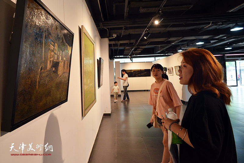 “天津漆画作品展”现场。