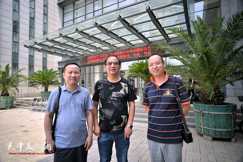 左起：张立涛、顿子斌、杨彦辉在天津师大会议中心。