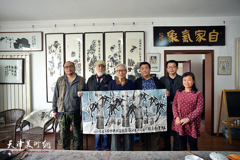 刘荫祥先生和他的弟子们。左起：沙书旺、纳祥、刘荫祥、王恒、石梦松、温桂艳