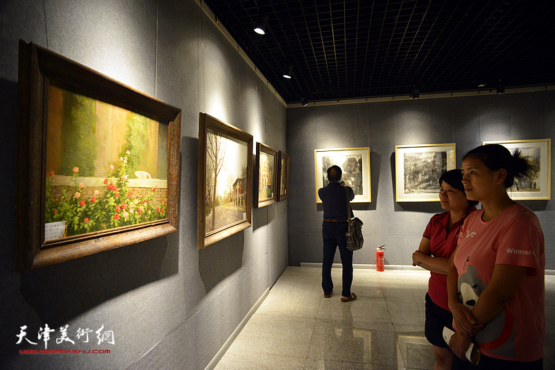 “时光·五大道记忆”——魏瑞江、王刚、窦洪伟、窦士萍作品展现场。
