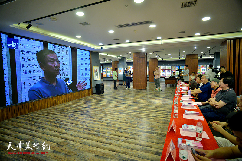 中国书协副主席、天津书协主席张建会通过视频向大展表示祝贺