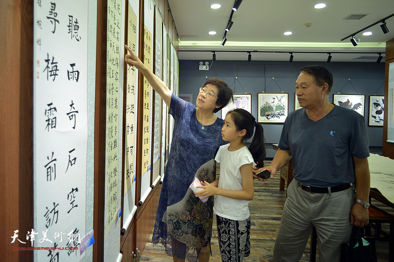 “梦的起点”天津市青少年书画作品征集展示活动暨中央数字电视书画频道首届天津市青少年书画征集展示活动现场。