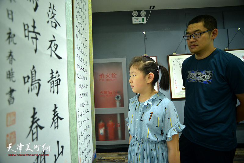 “梦的起点”天津市青少年书画作品征集展示活动暨中央数字电视书画频道首届天津市青少年书画征集展示活动现场。