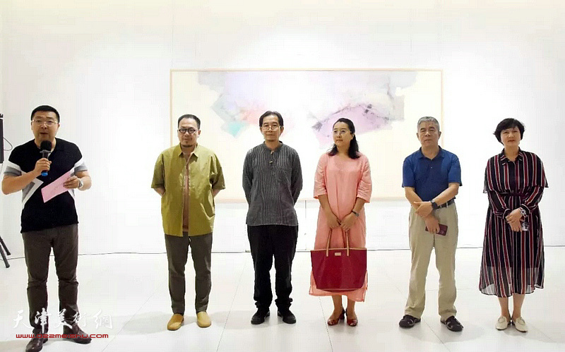 一卷山—王爱君作品展、灵秀雅逸—商毅水墨作品展开幕仪式现场。