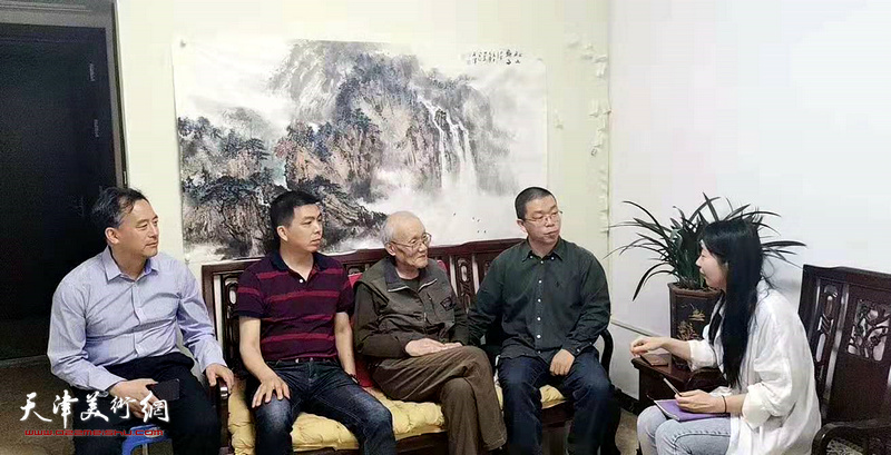 “师情画意”栏目记者孙辰采访孙长康先生及其弟子田罡、于洪岩、于范兴。