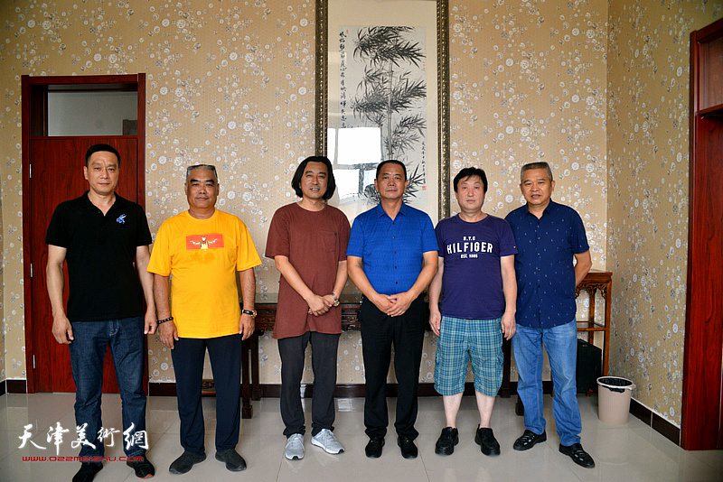 左起：林广杰、林德谦、姜兴达、王树江、刘胜洋、石建华在文化交流活动现场。