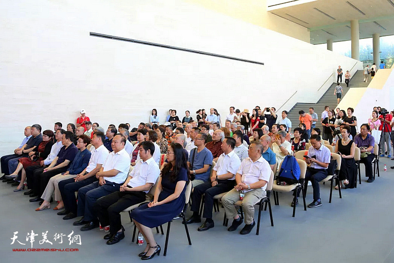 民盟京、津、冀、晋、蒙、豫六省市区庆祝建国70周年书画联展在天津开幕。