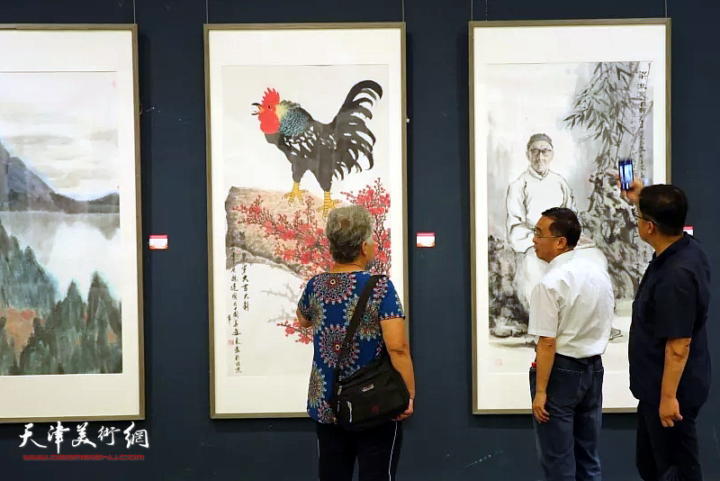 民盟京、津、冀、晋、蒙、豫六省市区庆祝建国70周年书画联展现场。