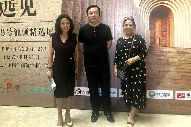 马树荣与常磊教授、女画家萧丽在中国油画院学术讲堂现场。