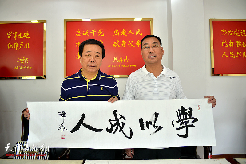 赵寅在慰问亲人子弟兵活动现场。