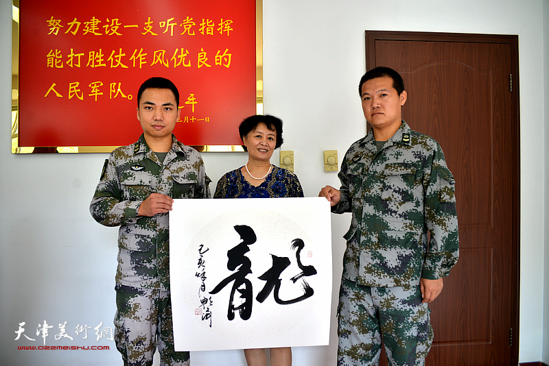冼艳萍在慰问亲人子弟兵活动现场。