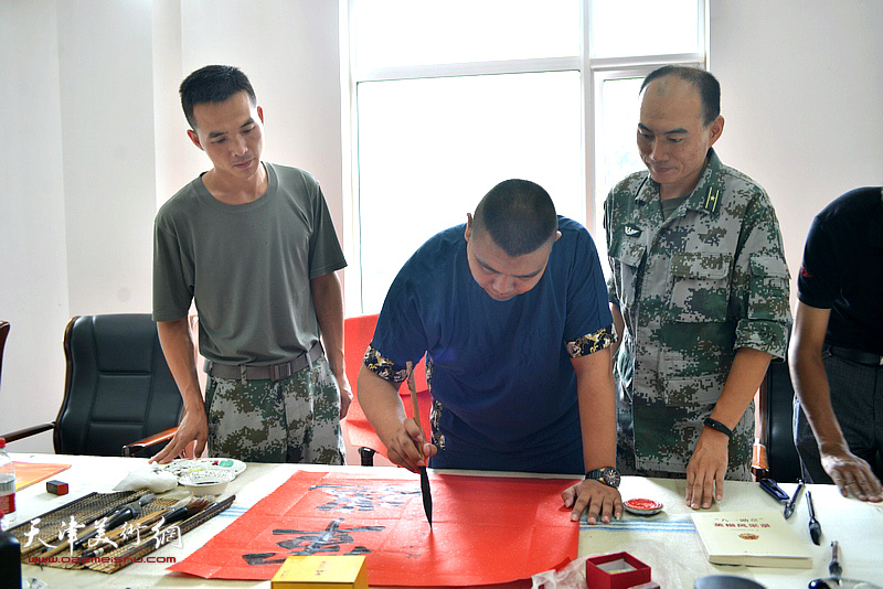 王成功在慰问亲人子弟兵活动现场。