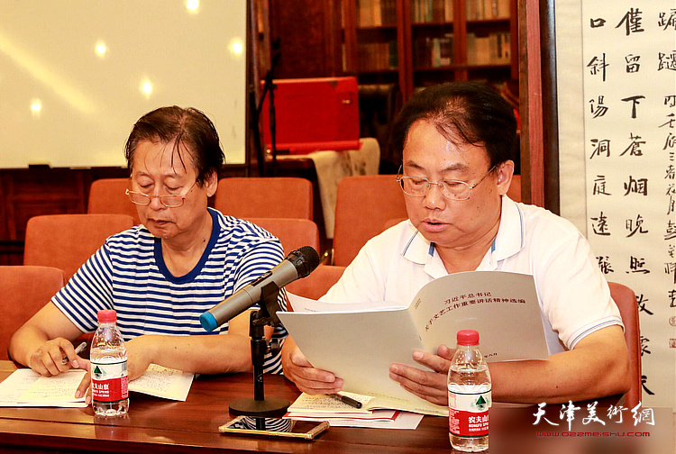 韩惠来同志通读了《习近平总书记在文艺工作座谈会上的讲话》。