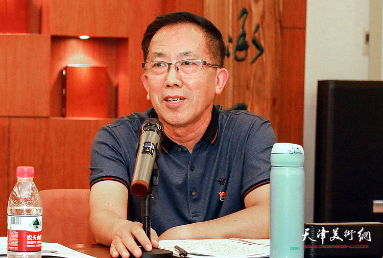 天津市音乐文学会会长王玉宁介绍学会情况。