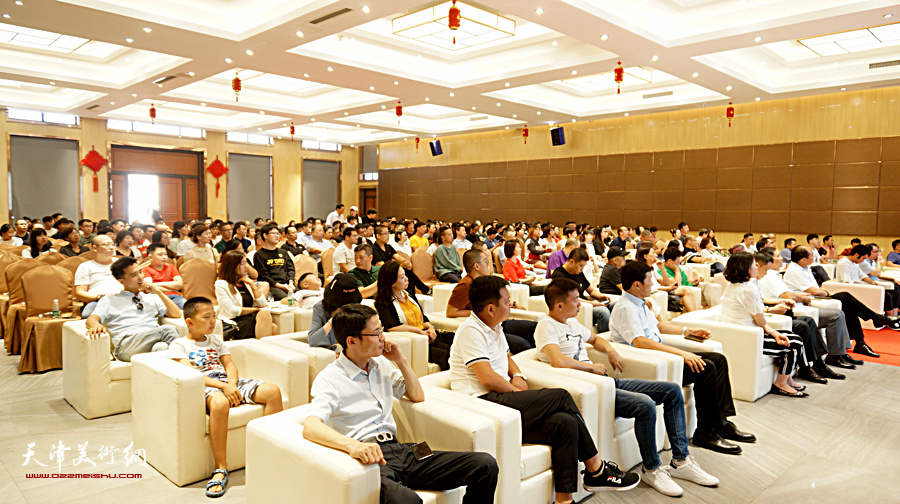 “喜迎祖国70周年·守正创新——王岳川国学大讲堂天津站”专题讲座现场。