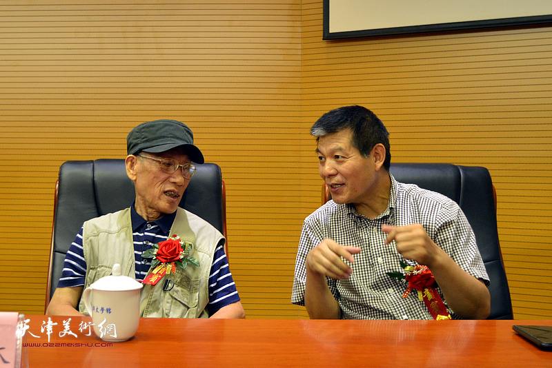 范扬、朱梅林在天津市作家协会机关书画院成立大会上。