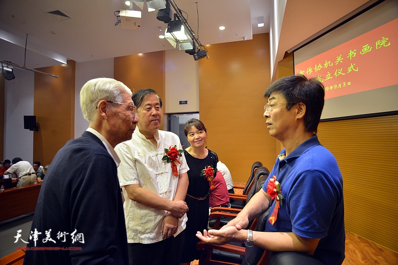李彬、杨德树、邵佩英、王岚在天津市作家协会机关书画院成立大会上。