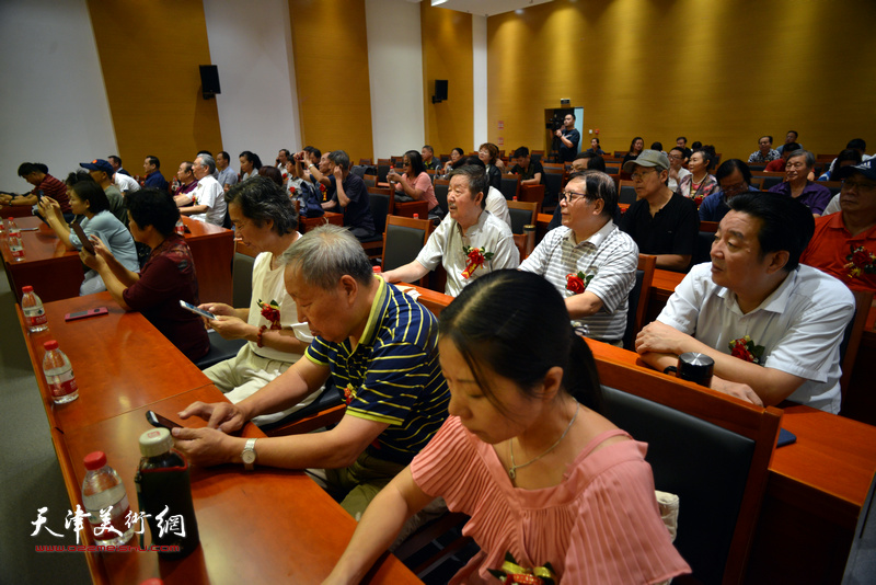 陈伟明、李泽润、赵士英在天津市作家协会机关书画院成立大会上。
