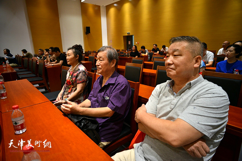 皮志刚、戴照林在天津市作家协会机关书画院成立大会上。