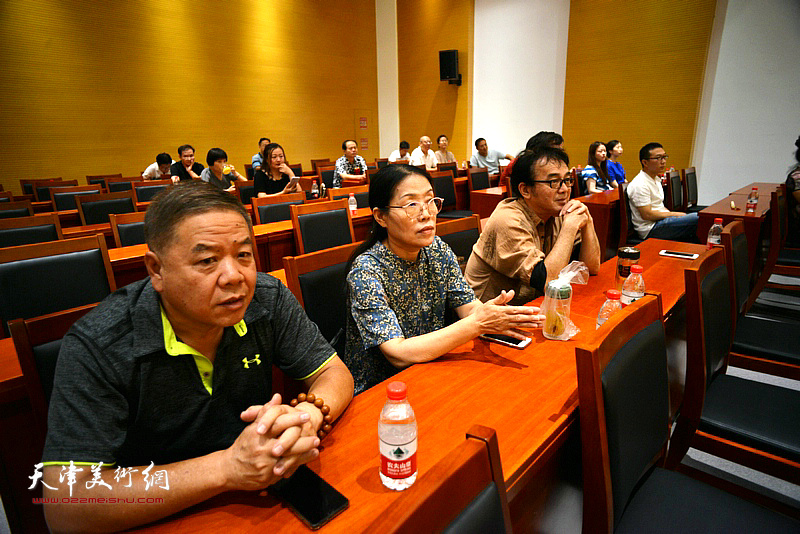 穆怀安、赵筱兰、董景波在天津市作家协会机关书画院成立大会上。