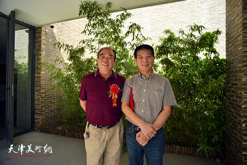 范扬、王如意在天津市作家协会新址。